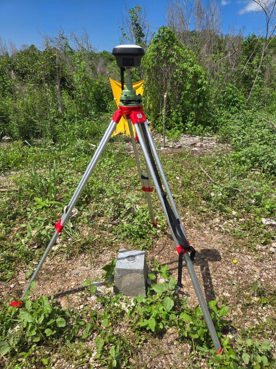 Receptor GNSS sobre punto de control